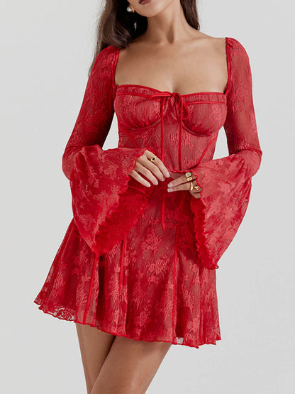 Schwarzes Korsettkleid aus Spitze 