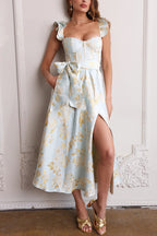 Robe mi-longue à corset froncé avec dos à volants et motif floral baroque la plus délicieuse