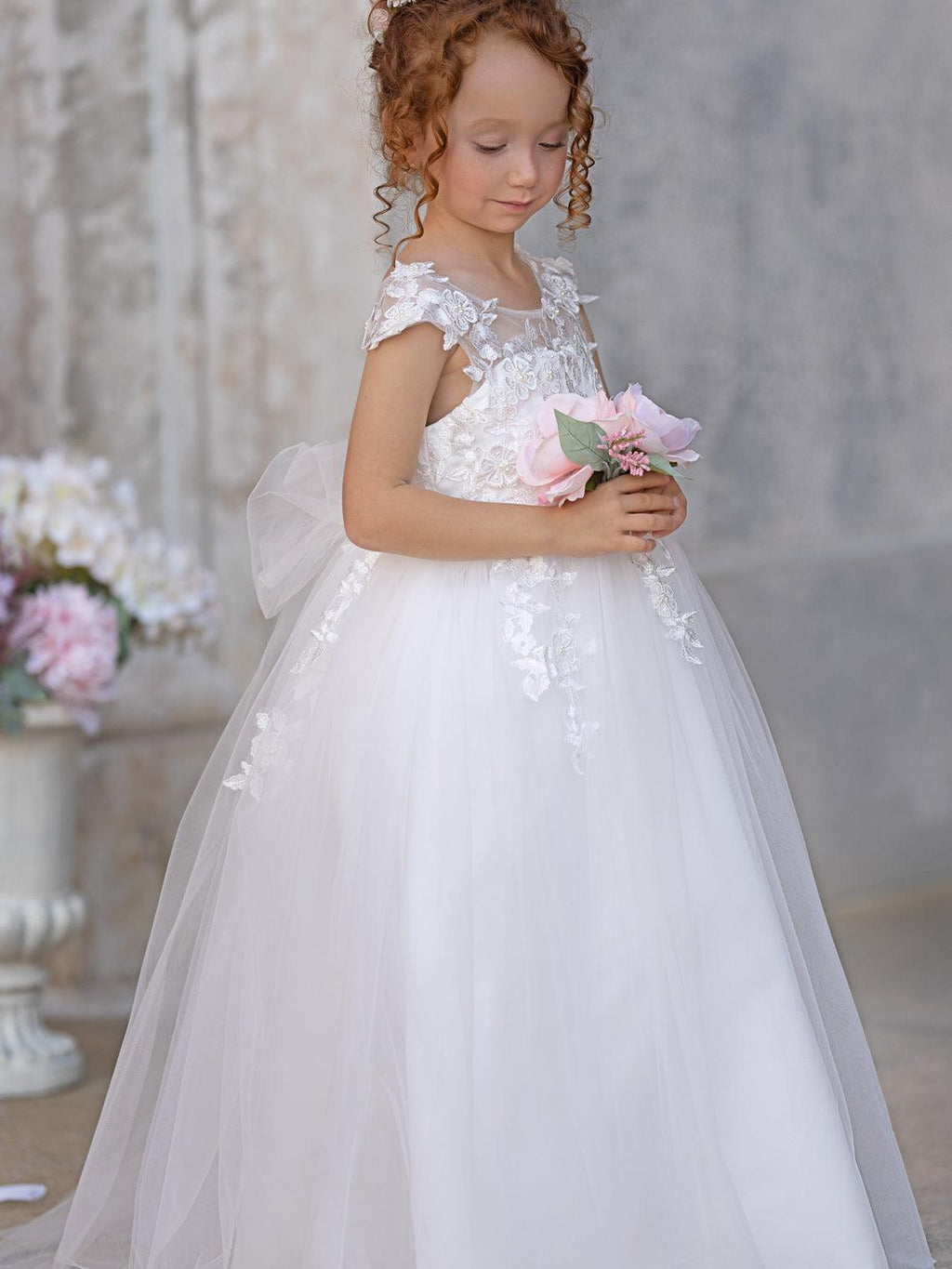 Ivory Tulle Princess Flower Girl Dress With Lace Appliques And Bow