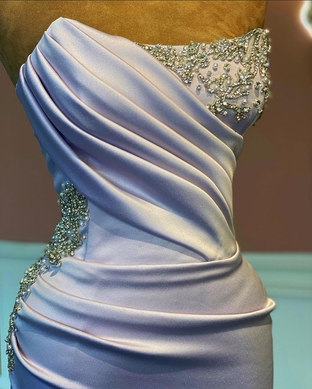 Vestido longo de baile de finalistas sereia drapeado, sem alças e com abertura frontal dividida