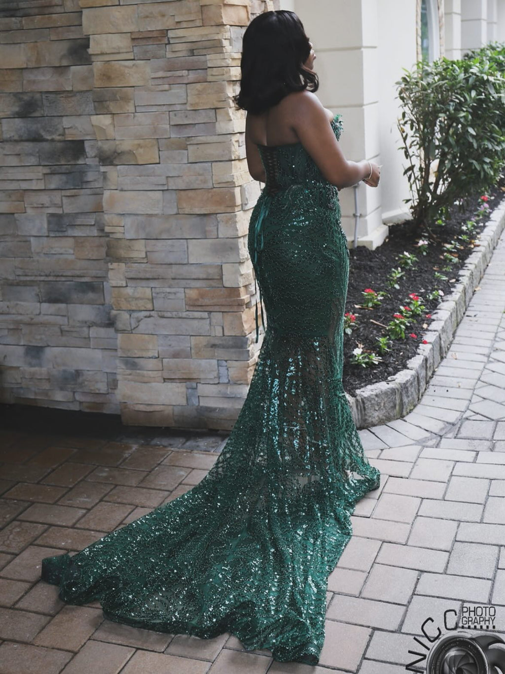 Emerald Green Sequin Prom Dress With Detachable Sleeves And Sweetheart Neckline