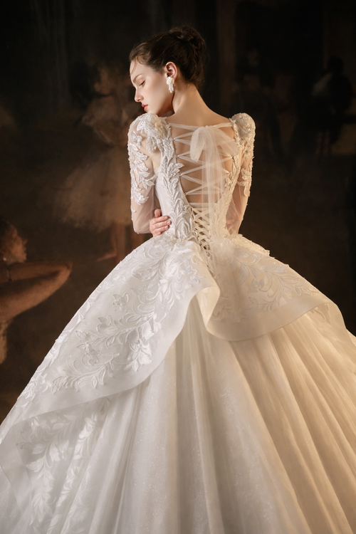 2026 New Court Wedding Dress, Long Sleeve Lace Lace-up Big Train, Bridal Main Wedding Gown