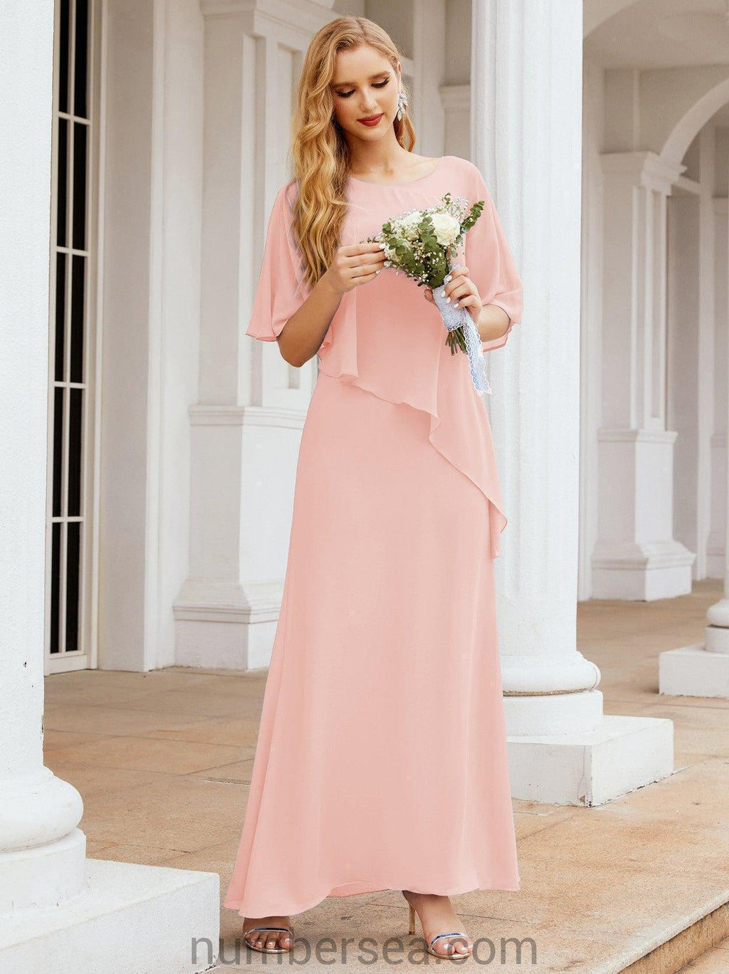 Robe de soirée formelle longue pour mère de la mariée avec cape à volants 28026