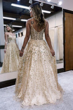 Abito da cerimonia lilla con corpetto a corsetto, spalline sottili e applicazioni, linea a trapezio