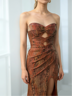 Abendkleid in rostorange mit Schlangenmuster, trägerlos, Meerjungfrauenform | Ballkleid mit Ausschnitt und Schnürung aus Spitze