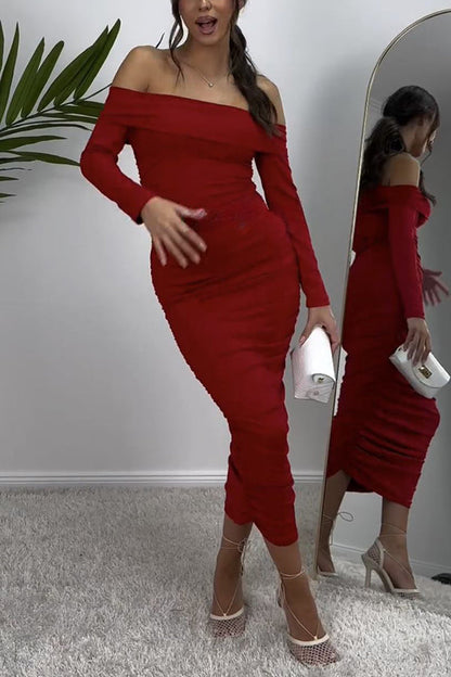 Desirable Beauty – Schulterfreies, langärmliges, gerüschtes Stretch-Maxikleid 