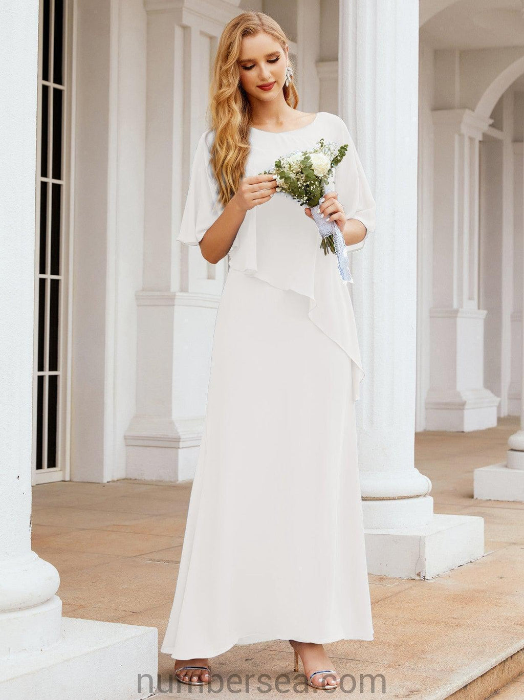 Robe de soirée formelle longue pour mère de la mariée avec cape à volants 28026