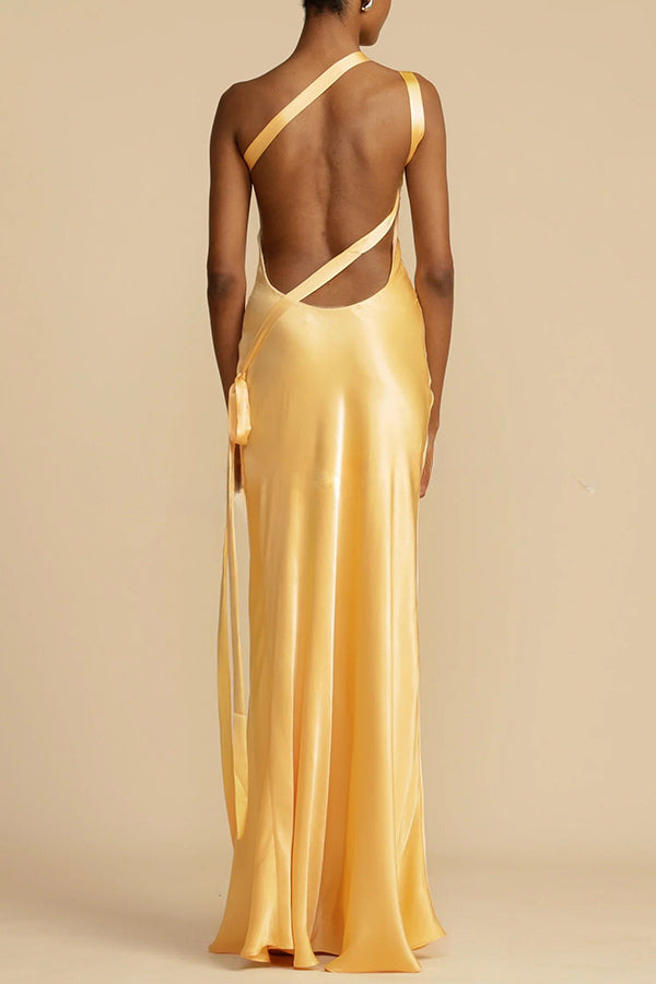 Robe longue satinée asymétrique une épaule dos nu bretelle pour soirée au clair de lune