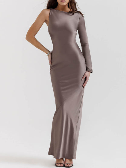Rauchfarbenes Maxikleid mit einem Ärmel 