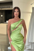 Elegante abito da sera verde chiaro monospalla senza maniche con spacco lungo