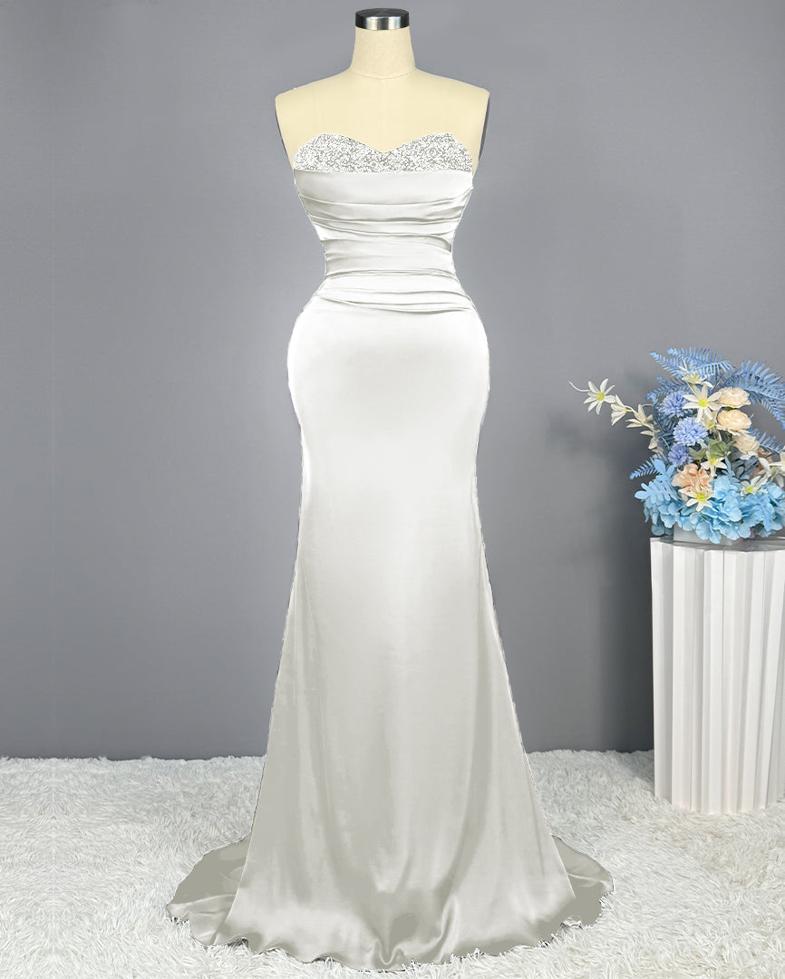 Vestido longo de baile de finalistas sem mangas com decote coração bordado a lantejoulas