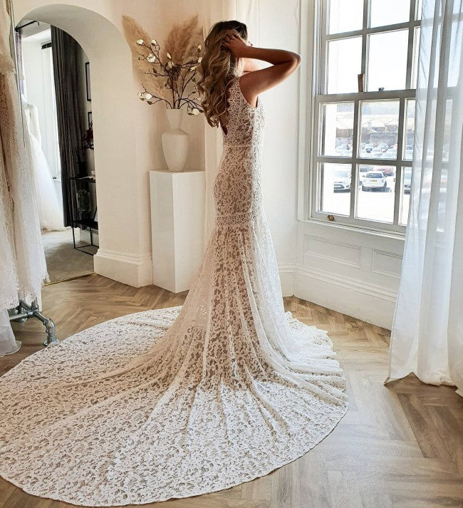 Chic Long Mermaid Wedding Dress With V Neck Open Back Lace Gown