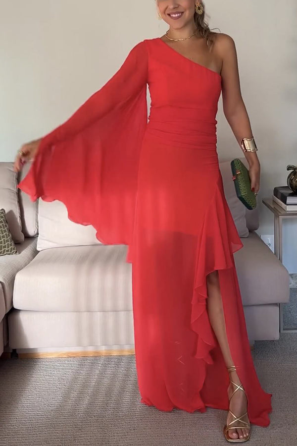 Robe longue fendue à manches cloche et épaule dénudée en crêpe uni Compagnon de fête