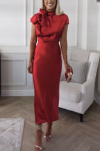 Robe longue à manches courtes avec nœud papillon en satin et col ras du cou "Souhaits sincères"