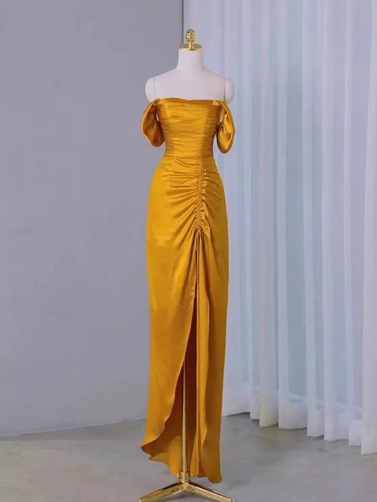 Vestido de Festa Amarelo Plissado com Ombros Descobertos e Fenda Vestido de Noite Y7598