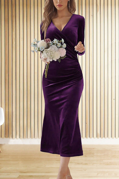Vestido de noche elegante de terciopelo con escote en V y falda plisada a la cadera con cola de pez 