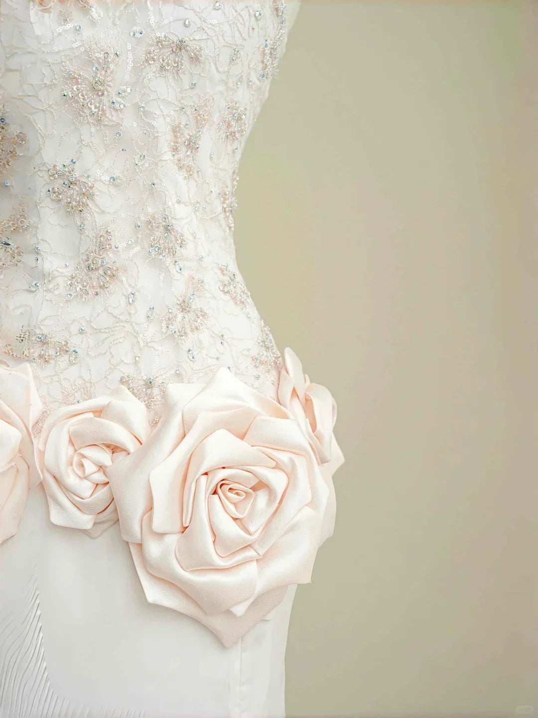 Abito da sera elegante rosa chiaro in raso con pizzo, paillettes e perline, spacco, modello sirena, abito da ballo Y8672