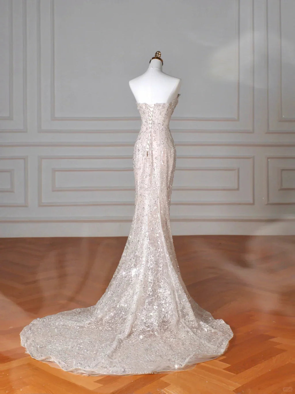 Vestido de Baile Longo de Sereia com Lantejoulas em Tule Brilhante e Sem Alças Y8616