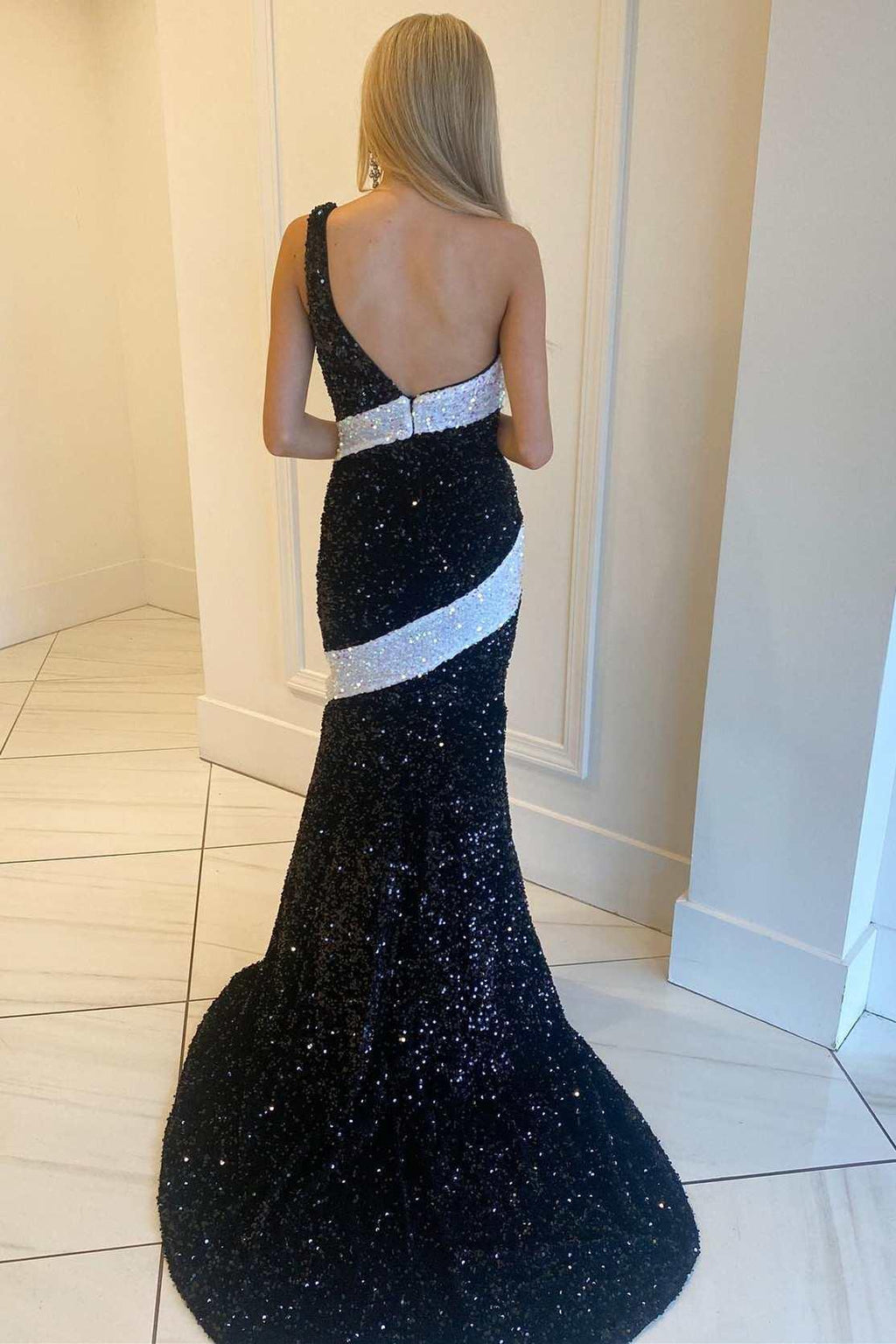Abito lungo da sera sirena monospalla nero e bianco con paillettes