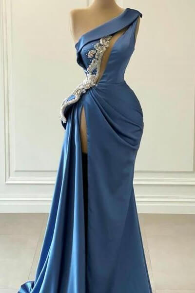 Abito da sera elegante lungo a sirena in raso con spalla scoperta e spacco
