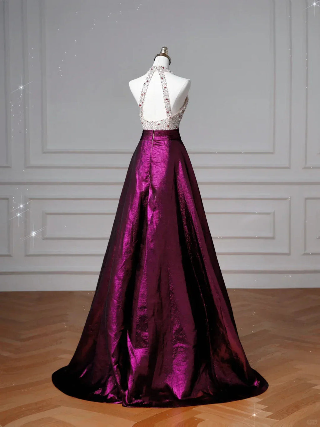 Elegante abito da sera lungo a linea A in raso viola con perline e collo all'americana Y8609