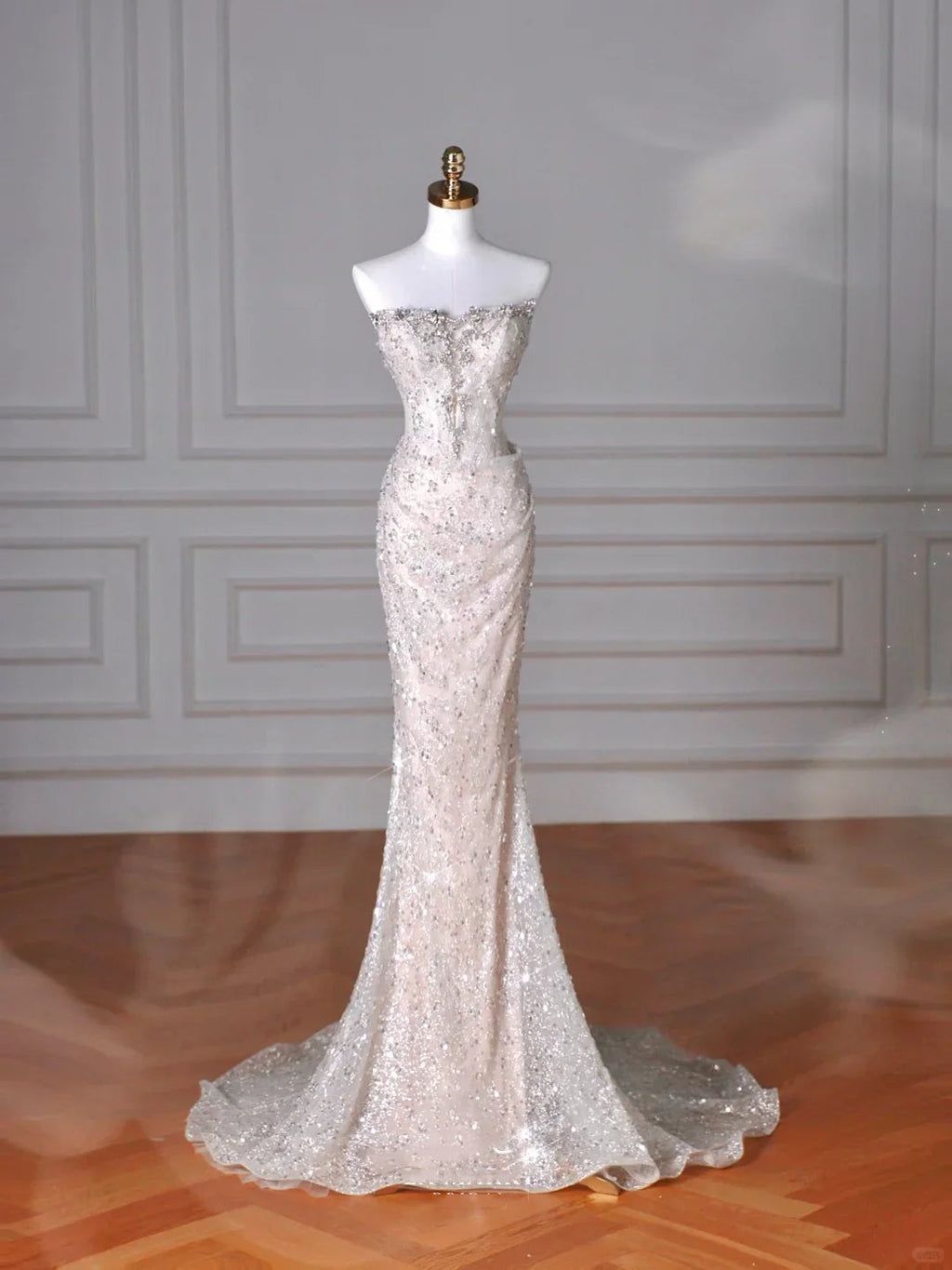 Vestido de Baile Longo de Sereia com Lantejoulas em Tule Brilhante e Sem Alças Y8616