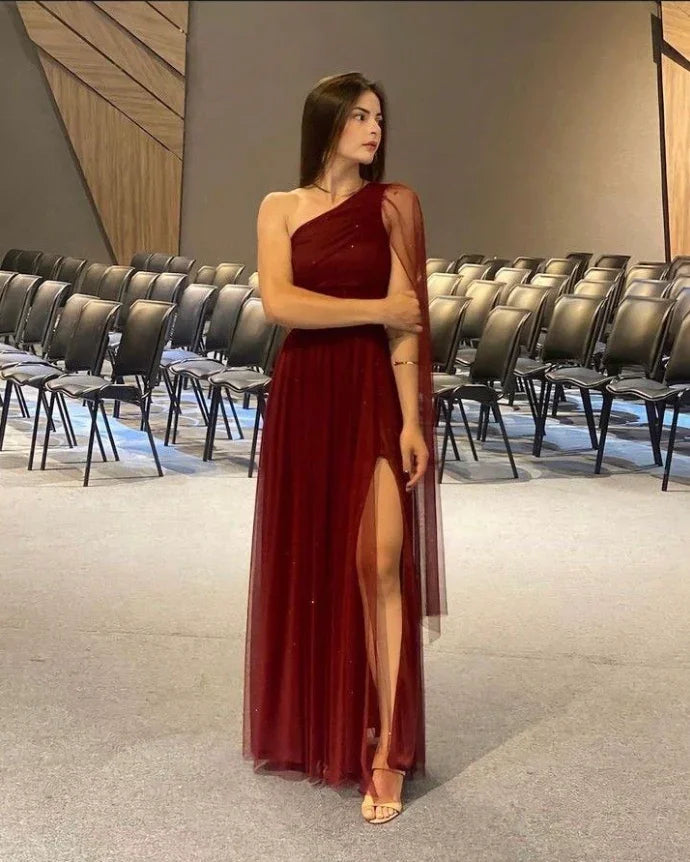 Elegante abito da sera bordeaux con una spalla, tulle e paillettes, spacco, vestito da ballo Y7826