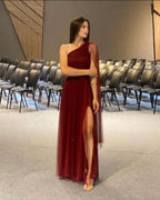Elegante abito da sera bordeaux con una spalla, tulle e paillettes, spacco, vestito da ballo Y7826