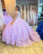 Abito da ballo elegante in tulle lucido con spalle scoperte e applicazioni di lavanda, fiori tridimensionali, vestito da principessa dolce per il quindicesimo compleanno Y285