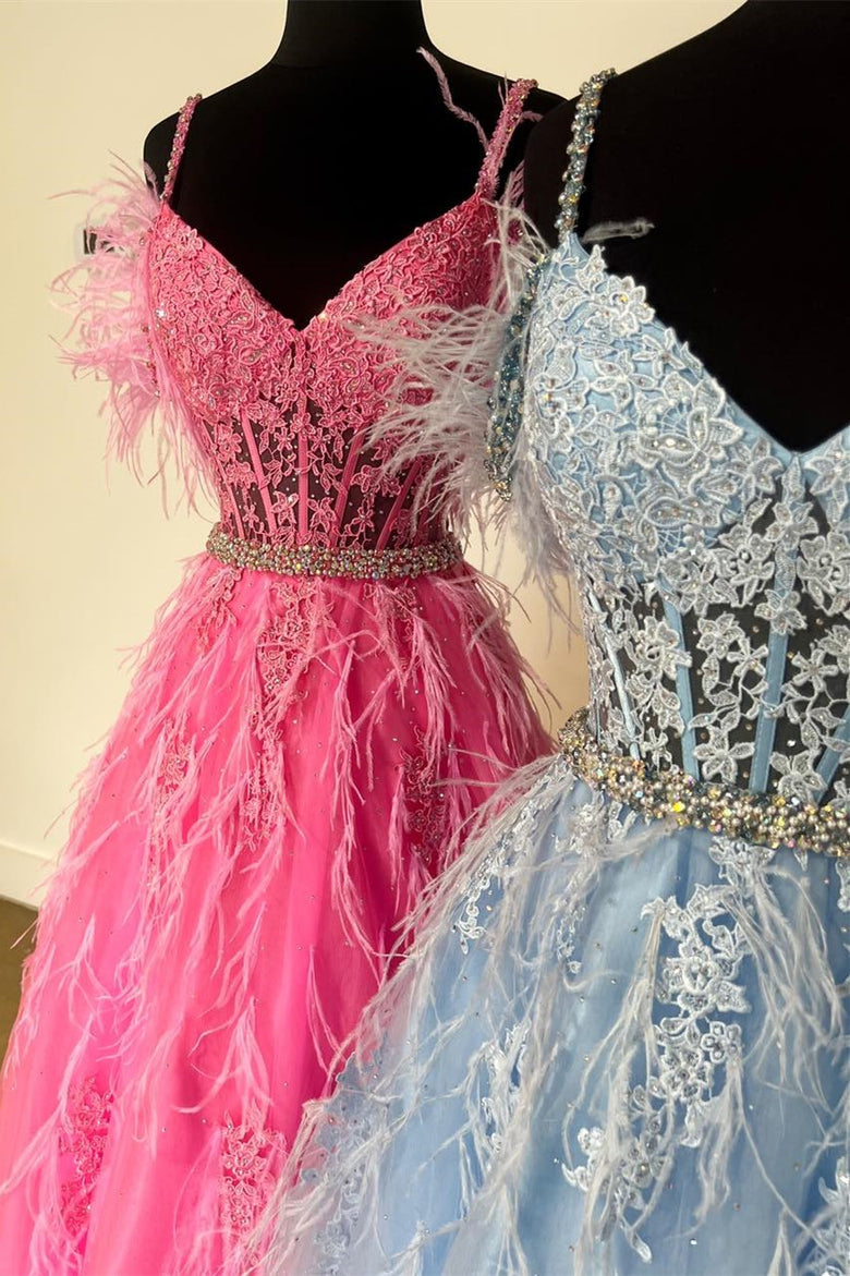 Abito da sera in tulle con scollo a V, pizzo, perline e piume