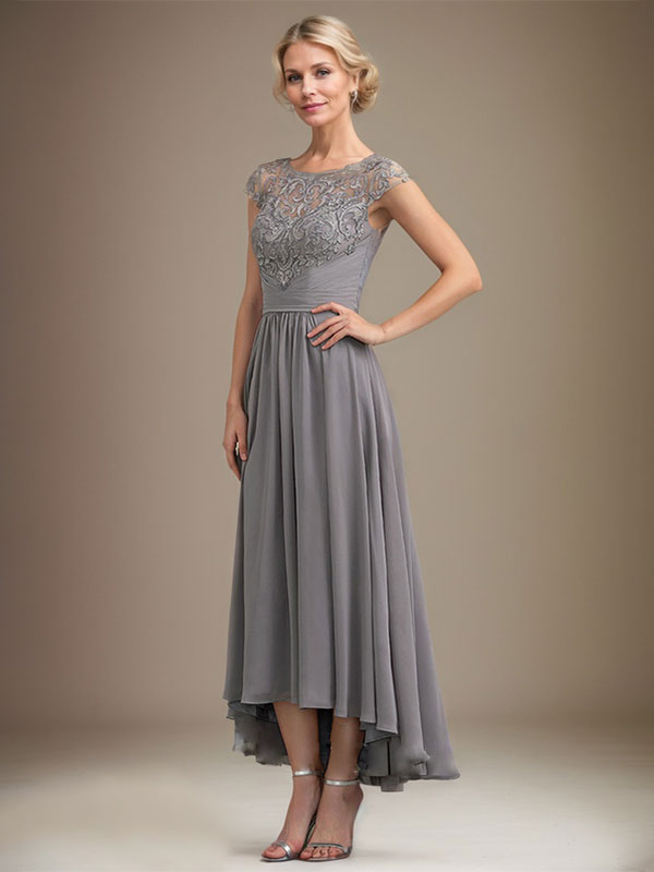 Robe de mère de la mariée en mousseline de soie à dentelle asymétrique illusion en décolleté arrondi et coupe en A avec plis