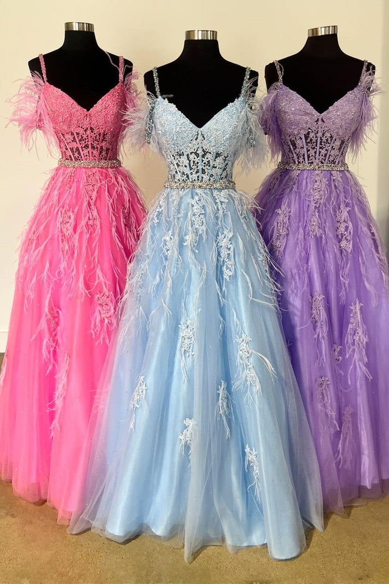 Abito da sera in tulle con scollo a V, pizzo, perline e piume