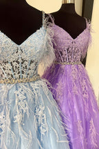 Abito da sera in tulle con scollo a V, pizzo, perline e piume