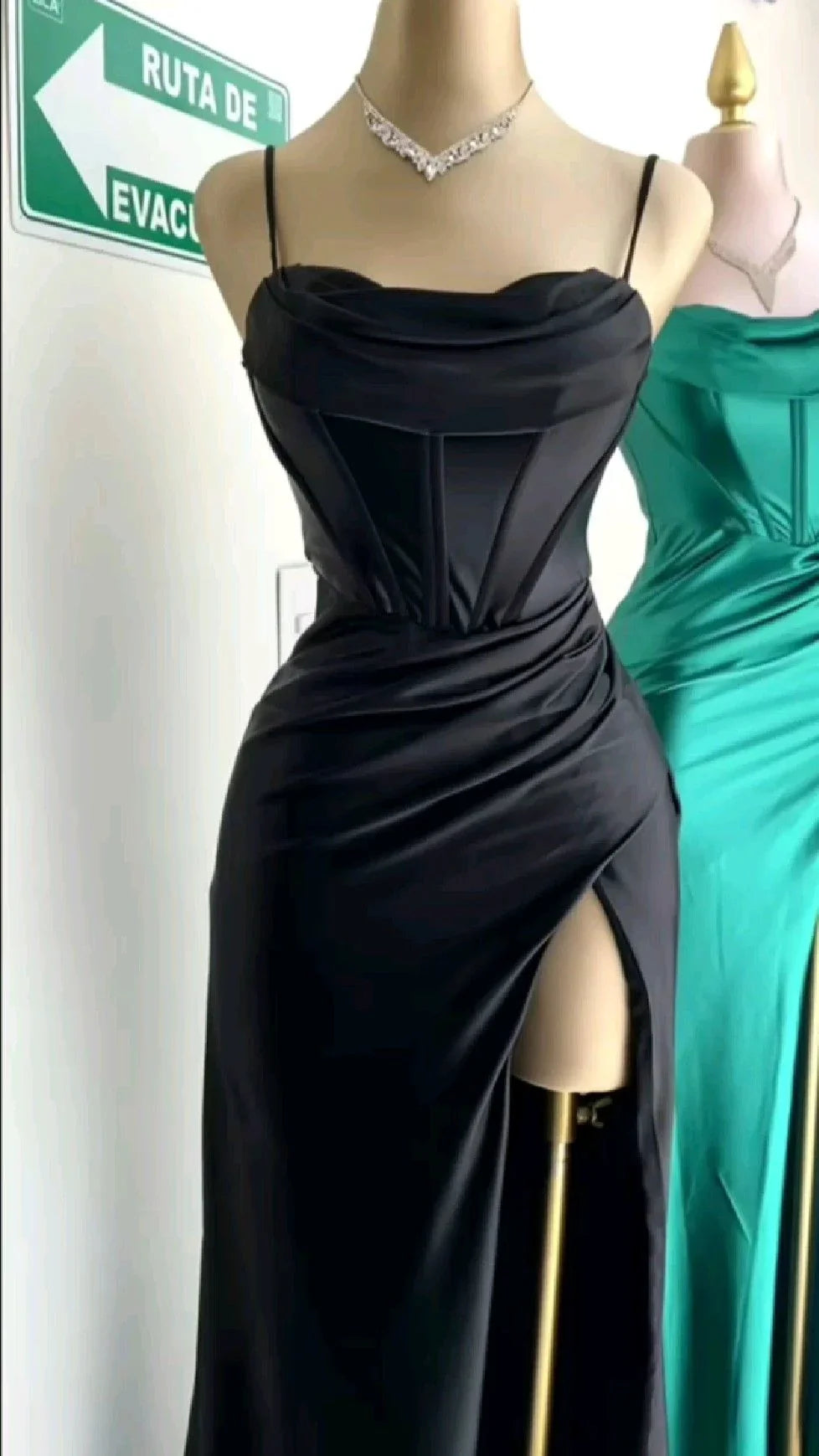Abito lungo da sera formale color lavanda con scollo a cuore stile sirena Y2507