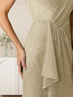 Robe en maille métallique froncée à encolure en V et coupe en A