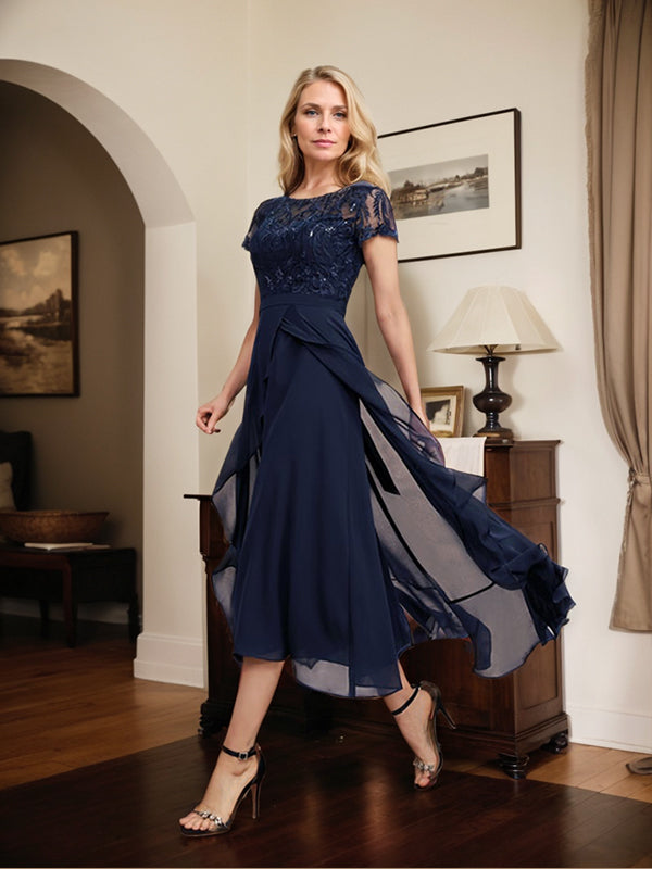 Robe de mère de la mariée en mousseline et dentelle asymétrique illusion à encolure dégagée, coupe en A, avec nœud, volants et paillettes