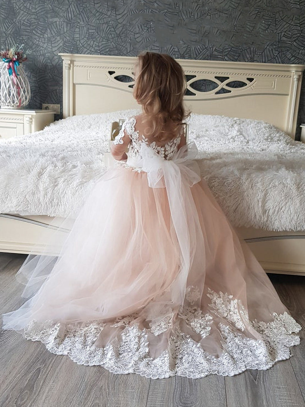 Lovely Tulle Lace Flower Girl Dress With Appliques For Wedding Party