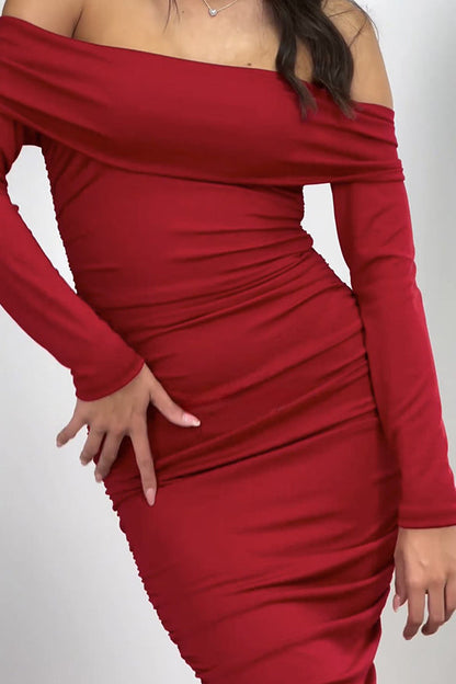 Desirable Beauty – Schulterfreies, langärmliges, gerüschtes Stretch-Maxikleid 
