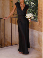 فستان حفلة بذيل السمكة من الساتان بلون صافي ورقبة على شكل حرف V لفصل الربيع/الصيف