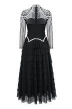 Abito da sera lungo in tulle a goccia con perle di cristallo e vita cadente a balze