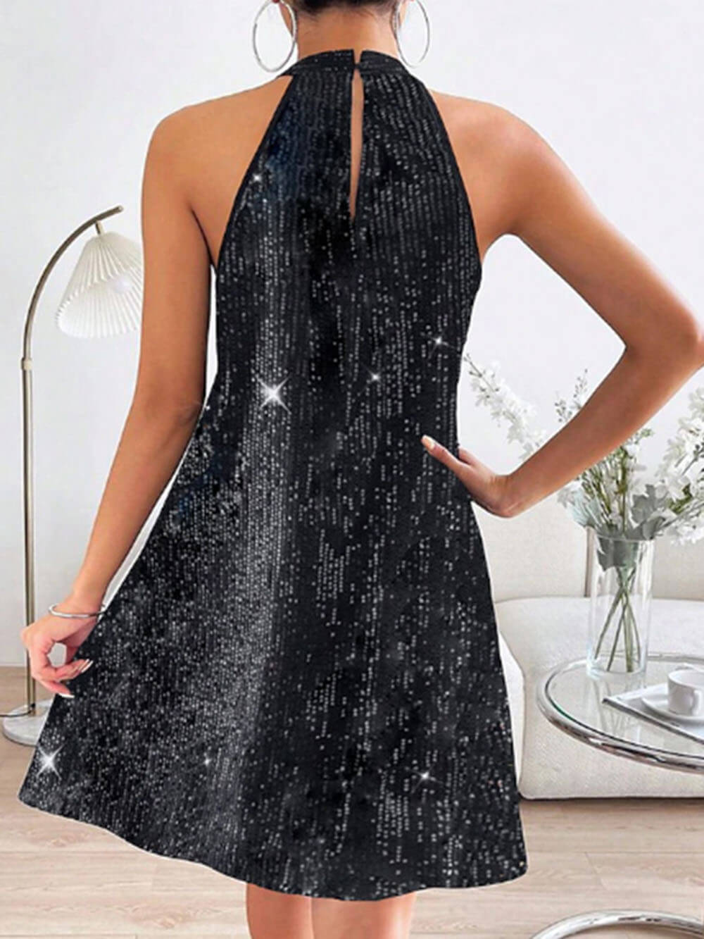 Glitzerndes Neckholderkleid 