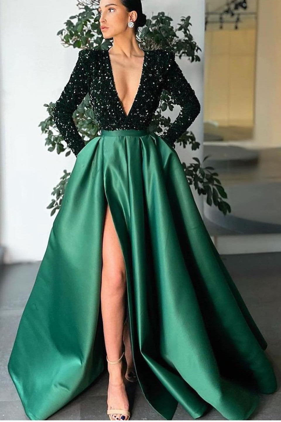 Robe de bal en satin à manches longues, col en V, sirène, paillettes, avec fente