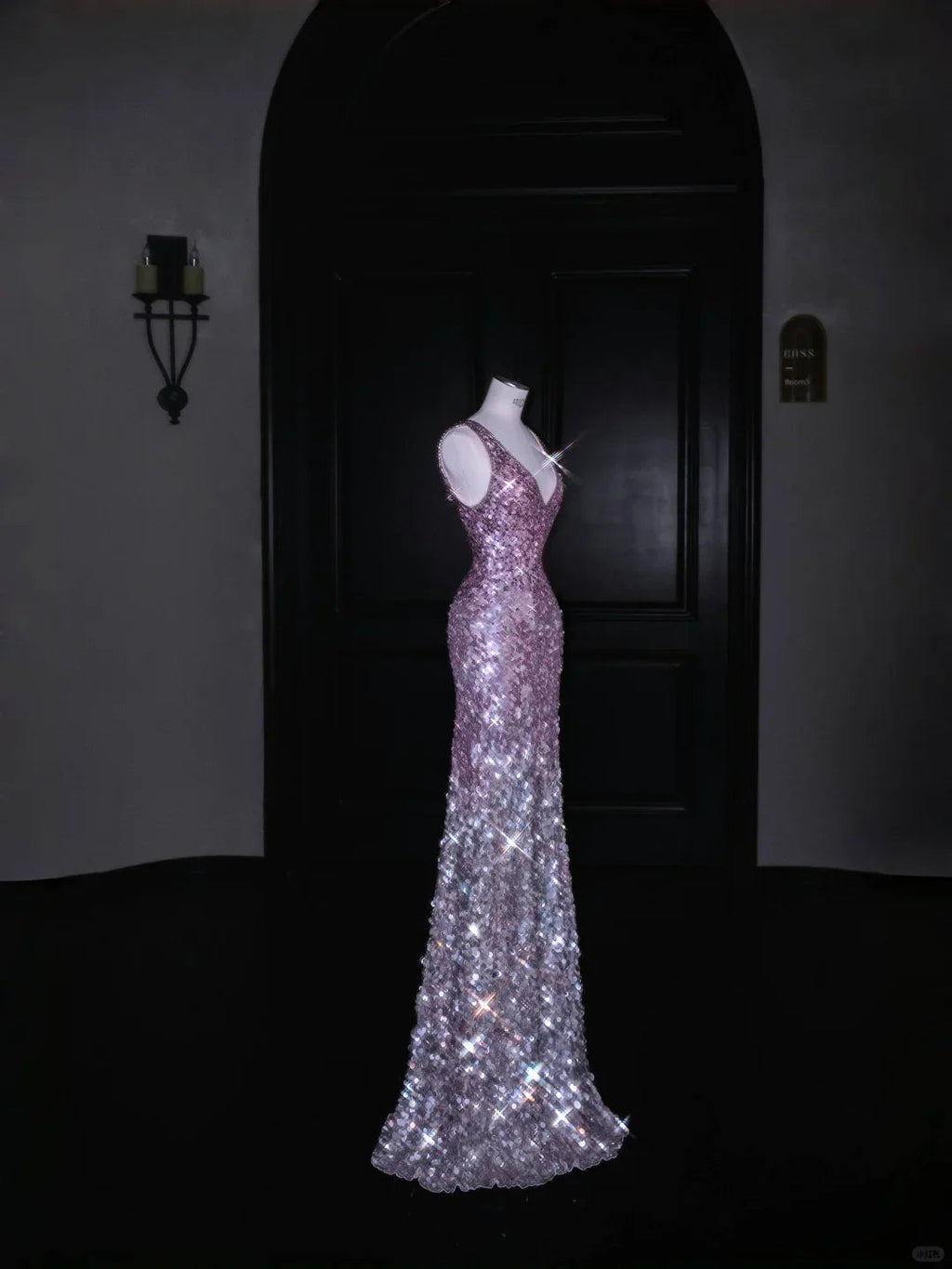 Splendido abito lungo da sera rosa con scollo a V e paillettes Y8688