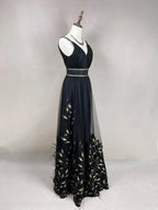 Splendido abito da sera nero in tulle con piume d'oro in seta a linea ad A, abito formale da ballo Y8652
