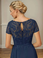 فستان شيفون كحلي داكن برقبة قارب وتطريز بالترتر على شكل حرف A