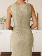 Robe en maille métallique froncée à encolure en V et coupe en A