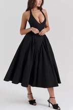 Robe mi-longue trapèze à col en V profond et bretelles fines