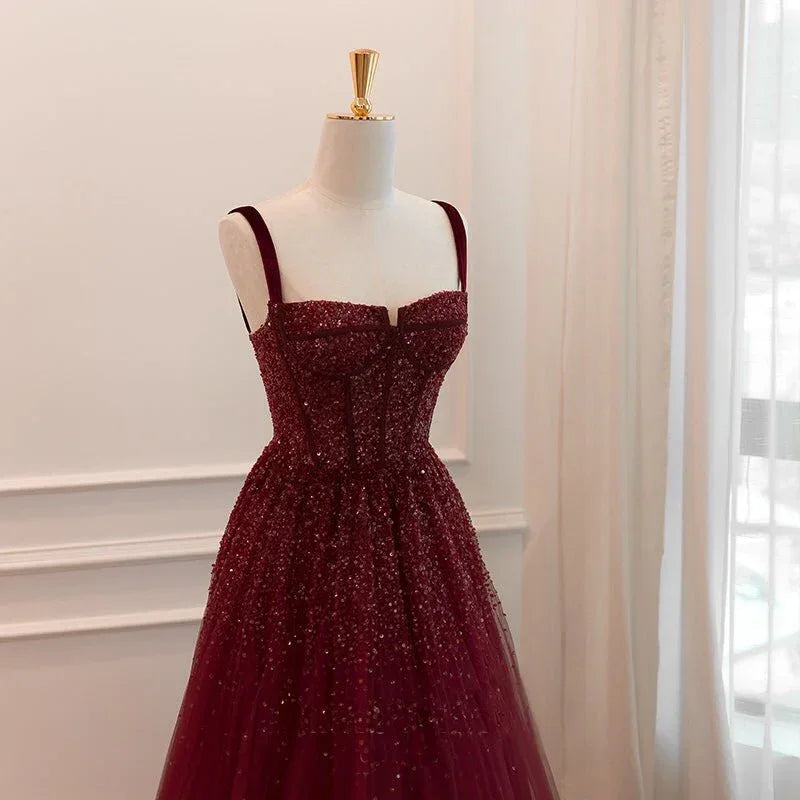 Abito formale da sera bordeaux gotico con spalline sottili, paillettes e perline, abito da ballo in tulle Y7586