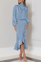 Elegantes Abendkleid mit Volantfalten und Rollkragen 