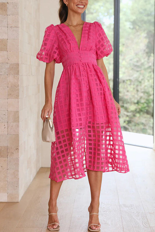 Remarkable Beauty – Midikleid aus quadratisch gemustertem Stoff mit Puffärmeln 